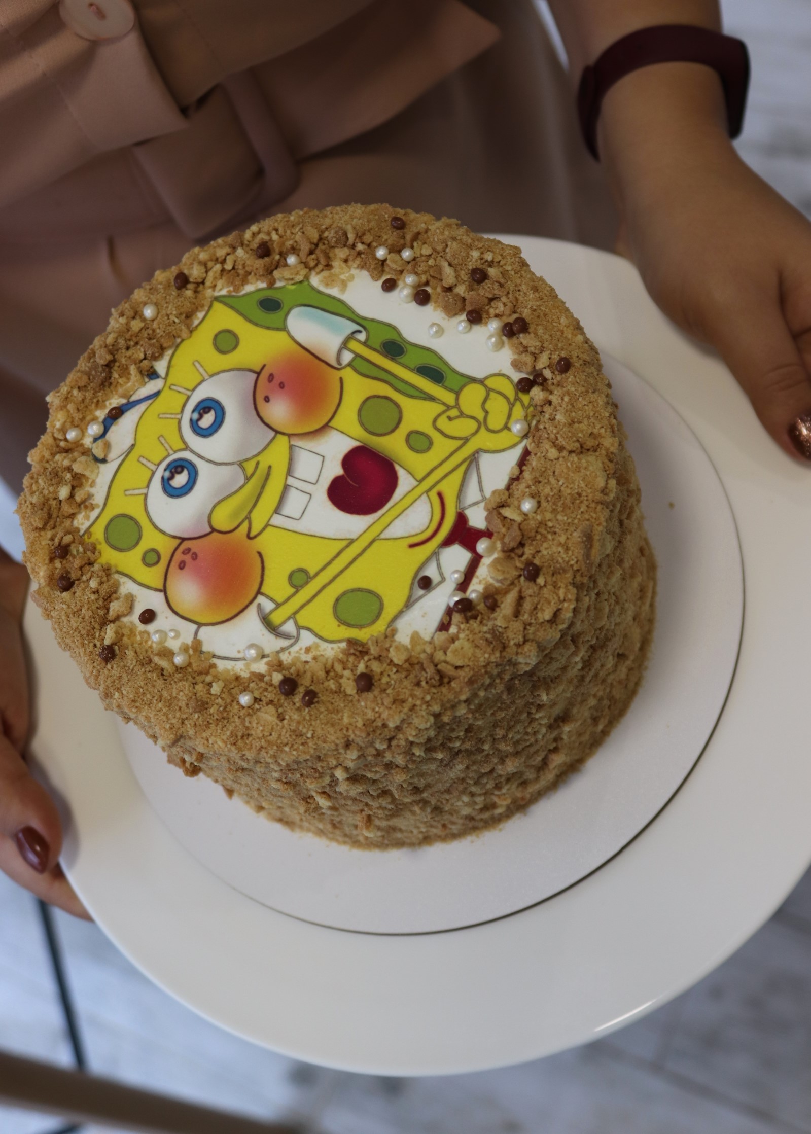 Торт Наполеон с невообразимо забавным Губкой Боб. Рисунок нанесен на натуральный шоколад