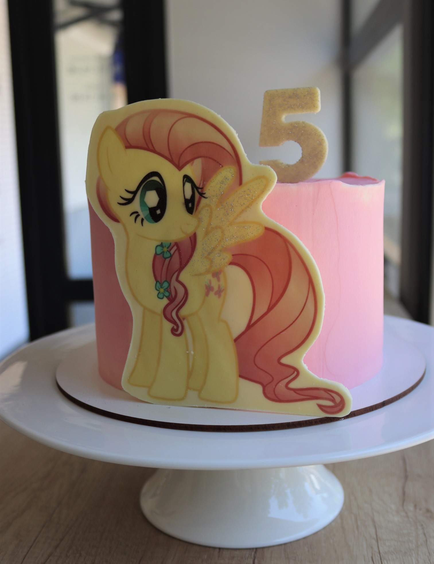 Очаровательно нежный торт для девочки обожающей Литл Пони