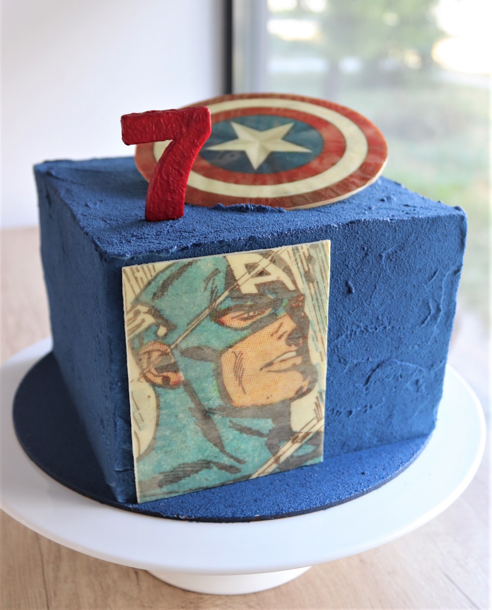 Торт для мальчика который стремится быть таким же сильным как Капитан Америка